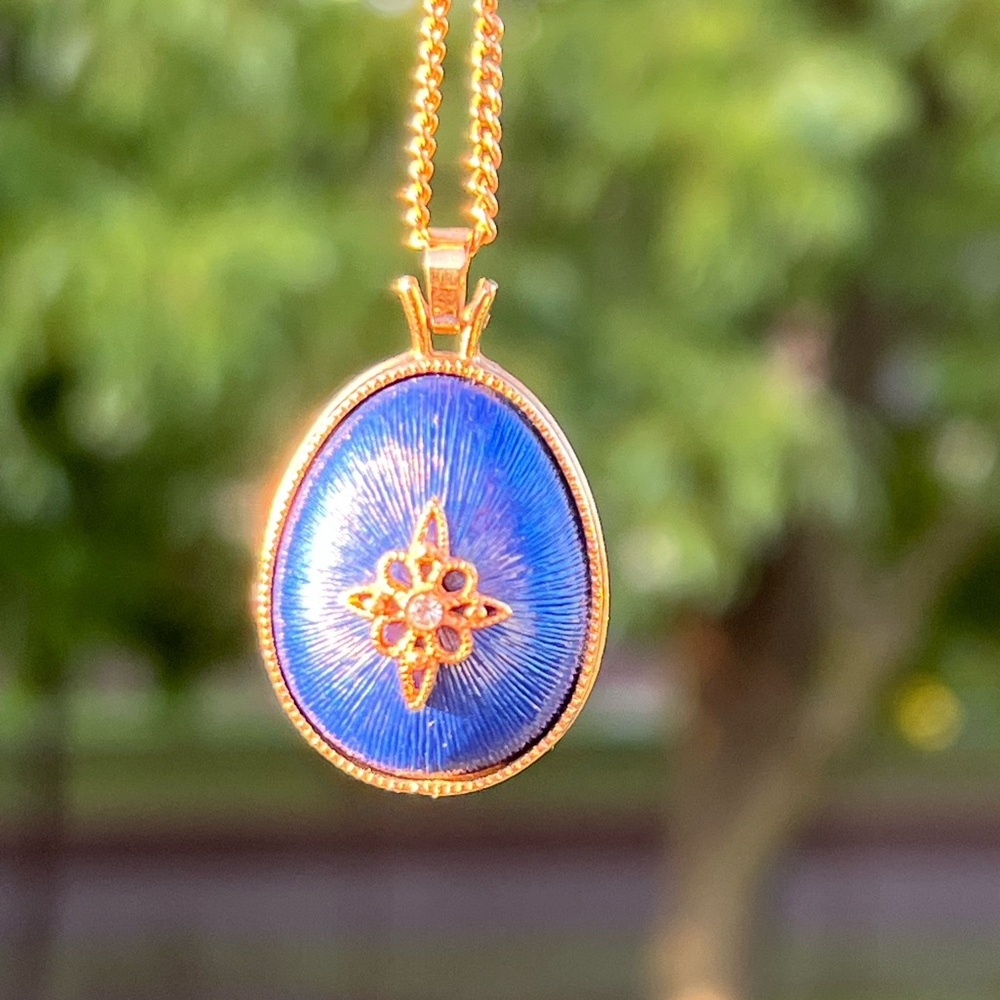 Vintage 1980 Signed Avon Royal Impression Blue Egg Pendant Gold Tone 16" Chain